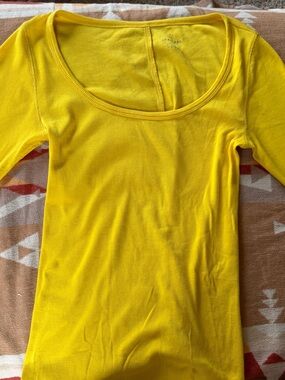 Everlane Golden Yellow Ribbed Scoop Neck Top Size Small Fitted Tee